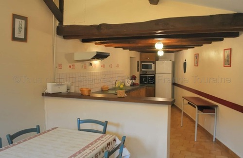 Saint-Epain Cottage | Gite Saint-Épain, 4 bedrooms, 8 persons