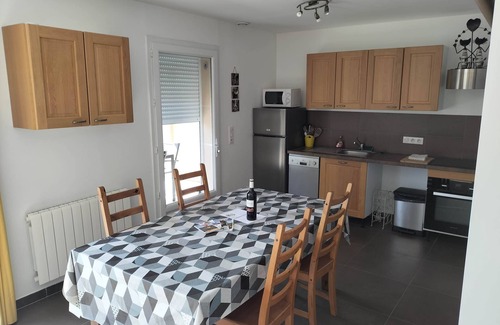 Ailhon Apartment | Gite Sunflowers