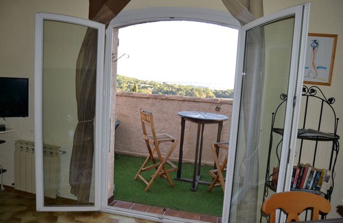 Hyeres Cottage | Gite T2 50m2/sea view/terrace 10m2/shared swimming pool