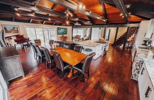 Upper Squamish House | Glacier Valley Farm 4 Bed