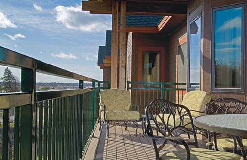 Lake Delton Condo | Glacier Canyon & Wilderness Waterpark 2 Bedroom 2 Bathroom