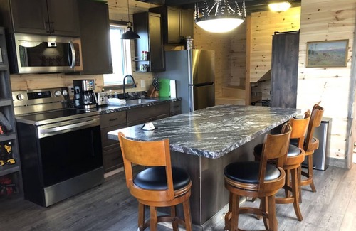 Babb Cabin | Glacier Summit - Spacious, New & Modern Villa Overlooking the Forest & Rockies