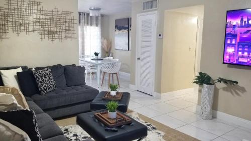 Cooper City Apartment | Glam 2 Bedroom Apartment Close to NSU in Cooper City