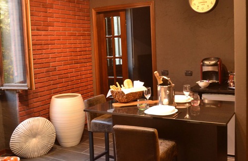 Acquabella Apartment | Glam Apartement in Milan