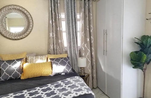 Little Ranches House | Glam Private Studio 4 Miles from Beach