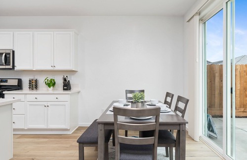 Raisin House | Glamorous Lifestyle Modern Home /Close To Airport