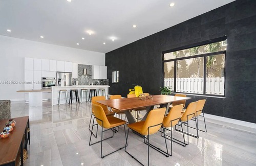 Fort Lauderdale Villa | Glamorous Waterfront Canal Home w/Pvt Dock & Pool