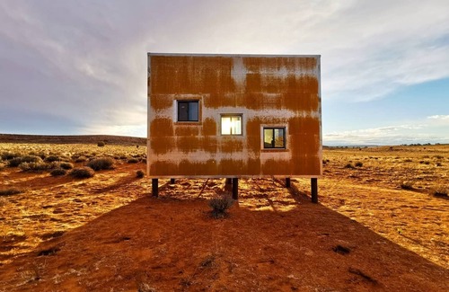 Page RV Rental | Glamp in the high desert! Modern design cabin. Star gazing. Close to canyons.