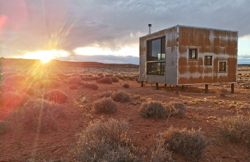 Page RV Rental | Glamp in the high desert! Modern design cabin. Star gazing. Close to canyons.