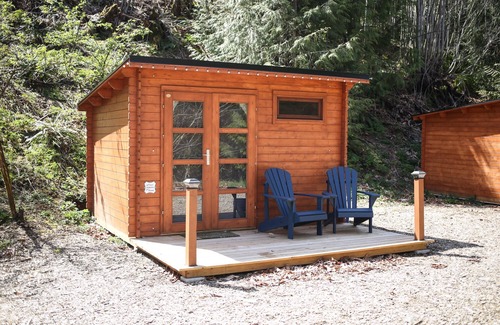 Duncan RV Rental | Glamping Bunkie Cabin Near the Cowichan River