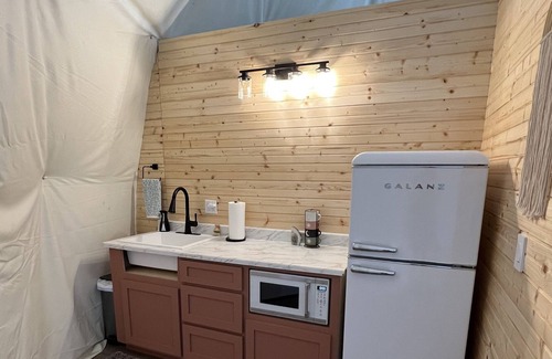 Pipe Creek RV Rental | Glamping Dome in the Hill country w/amazing views, private hot tub, & fire pit.