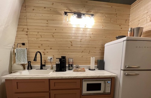 Pipe Creek RV Rental | Glamping Dome in the Hill country w/amazing views, private hot tub, & fire pit.