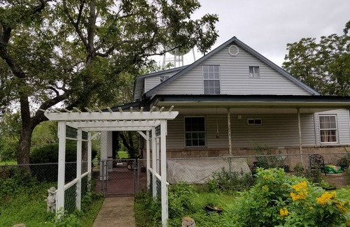 Leon Valley House | Glamping in the City! nA beautiful two acre country pocket in the city