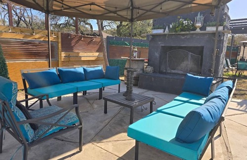 Leon Valley House | Glamping in the City! nA beautiful two acre country pocket in the city