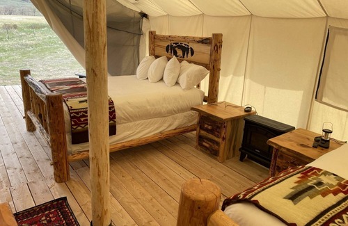 Pray RV Rental | Glamping tent in Paradise Valley only 27 miles from Yellowstone National Park