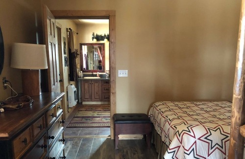 Kremmling Cabin | Glamping Tipi + Cabin/Bunkhouse - dog friendly - no Pot