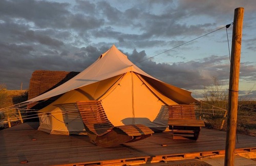 Mentrida RV Rental | Glamping with private kitchen and bathroom in your tent