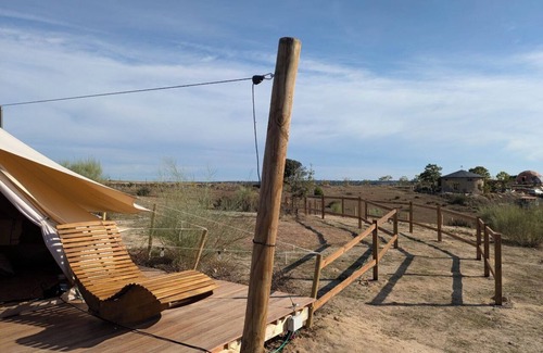 Mentrida RV Rental | Glamping with private kitchen and bathroom in your tent