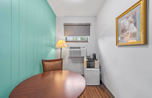 Erie Hotel | Glass House Inn Erie Near I-90 & I-79