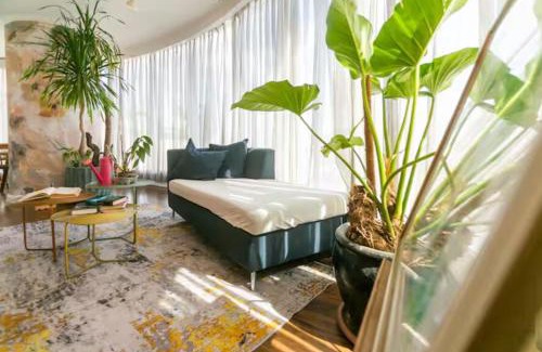 Downtown Apartment | Glass House w Stunning View in Poblacion Makati