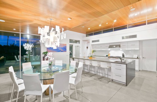 Magnesia Falls Cove House | 'Glass Retreat' 7 BR, Lap Pool, Firepit, Putting