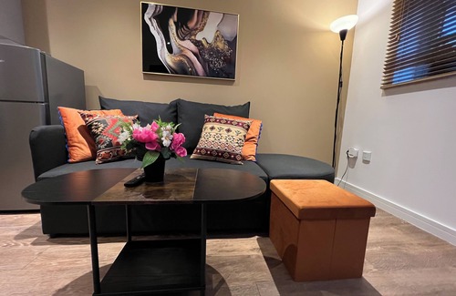 Glastonbury Apartment | Glastonbury Mystic Vault - 1 Bedroom Split Level, Sleeps 3