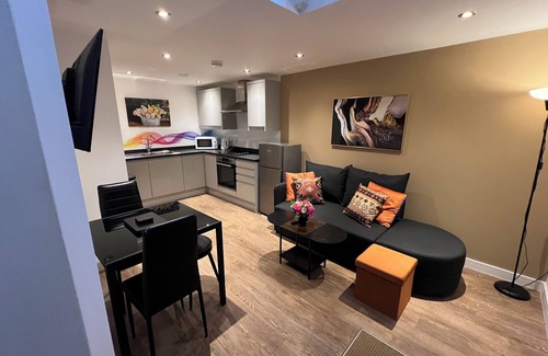 Glastonbury Apartment | Glastonbury Mystic Vault - 1 Bedroom Split Level, Sleeps 3