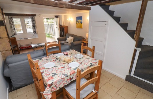 Bourton Cottage | GLEED COTTAGE, pet friendly, character holiday cottage in Cheltenham