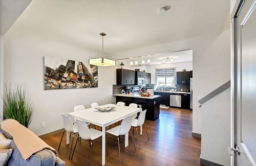 Southwest Edmonton House | Glen - AC, BBQ, Double garage, 4 Bdrms, 3.5 Baths