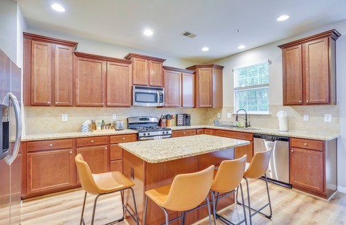 Glen Burnie House | Glen Burnie Vacation Rental w/Private Deck!