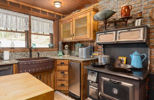 Topton Apartment | Glen Choga Lodge- Entire Lodge sleeps 16