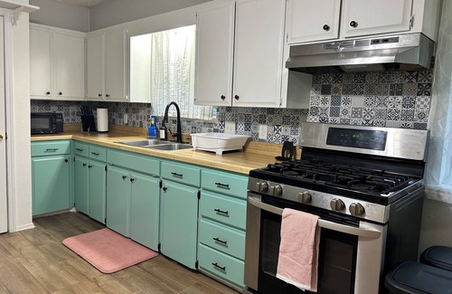 Farmington House | Glen Street Retreat- 5 Minutes to Dickson!