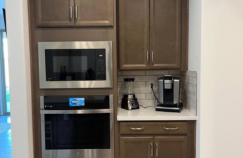 Glendale House | Glendale Gem! Charming new 3-bedroom house with WiFi, AC, putting green.