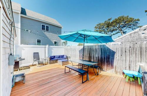 Dennis Port House | Glendon Beach Getaway