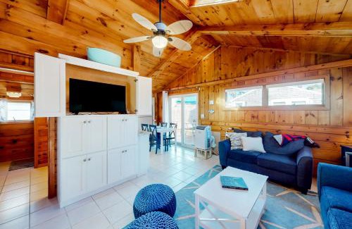Dennis Port House | Glendon Beach Getaway
