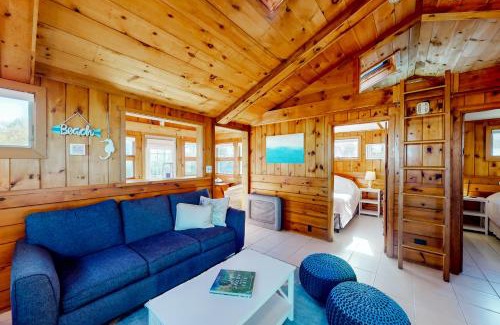Dennis Port House | Glendon Beach Getaway