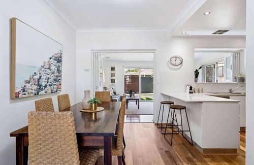 Glenelg North House | Glenelg Retreat – Beachside Bliss & Garage Parking