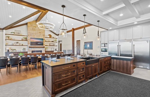 Fish Haven Apartment | Glenn Haven: Make your next family reunion, corporate retreat, or special event unforgettable.