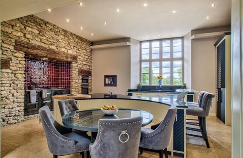 Glentham House | Glentworth Hall by Group Retreats - sleeps 33 guests in 10 bedrooms