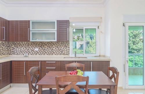 Aley Apartment | Glint 3-Bedroom Apartment & Balcony in Aley