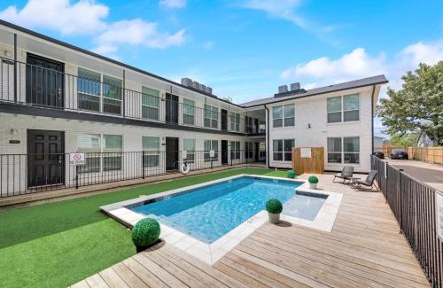 Old East Dallas Apartment | Global Cup Insta-Worthy Flat and Arboretum Tickets Included