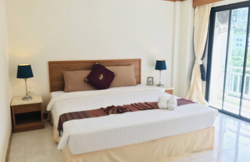 Patong Hotel | Global Hotel Beach View