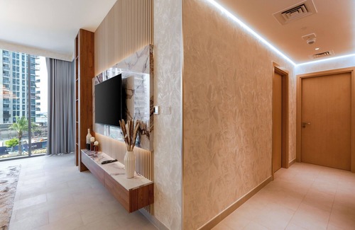 Dubai Apartment | GLOBALSTAY. Creek Rise Tower 1 Elegant Apartment