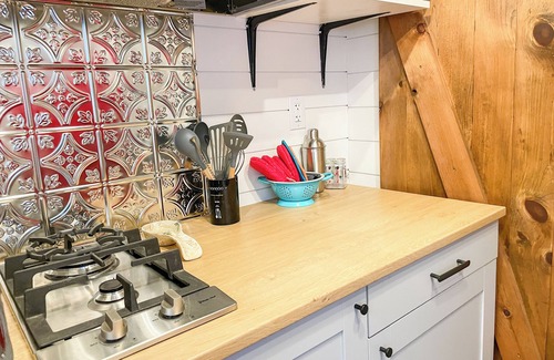 Eastland Cabin | Glorious 3 Lake Eastland Glamping Tiny Town Wyld Byrd
