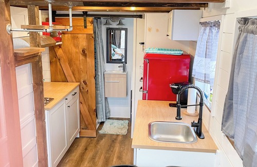 Eastland Cabin | Glorious 3 Lake Eastland Glamping Tiny Town Wyld Byrd