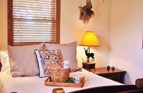 Pipe Creek Bed & Breakfast | Glory Hills Ranch