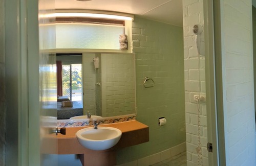 Pemberton Hotel | Gloucester Motel