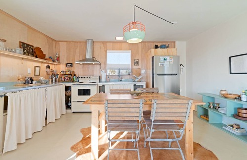 Landers House | 🌵Goat House - Cozy Space To Enjoy The Desert w/Hammocks, BBQ & A Sky Full of Stars!🌵