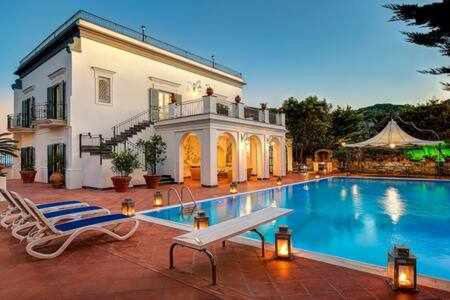 Colli di Fontanelle Apartment | GOCCE VILLAS - The Palace Villa Escondida