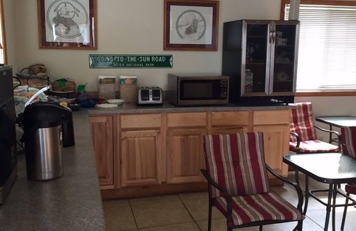 Browning Hotel | Going-To-The-Sun Inn & Suites